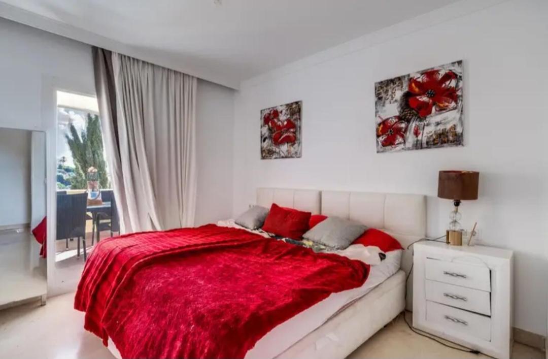Bedroom, With A Share Bathroom In A Bed And Breakfast Place Malaga Bagian luar foto