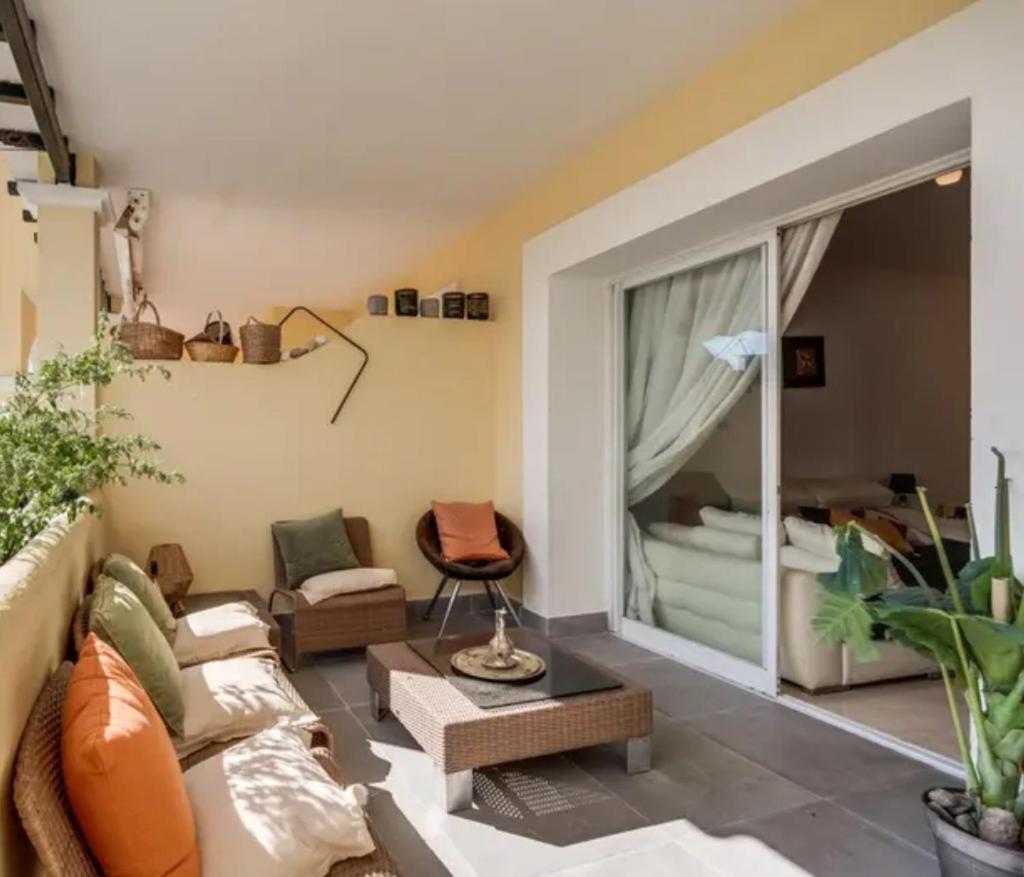 Bedroom, With A Share Bathroom In A Bed And Breakfast Place Malaga Bagian luar foto